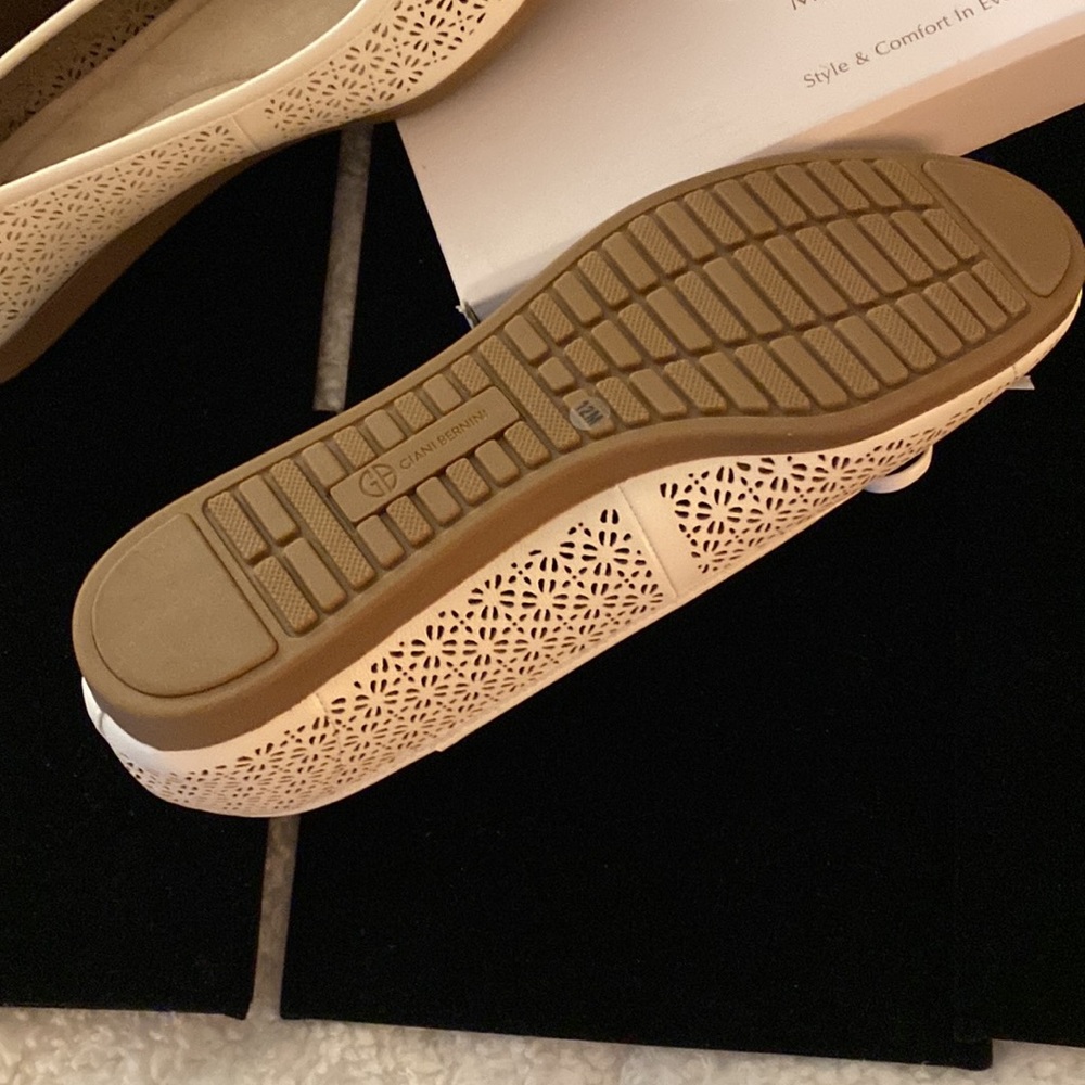 Nib Giani Bernini Flat Memory Foam Shoes. - image 2